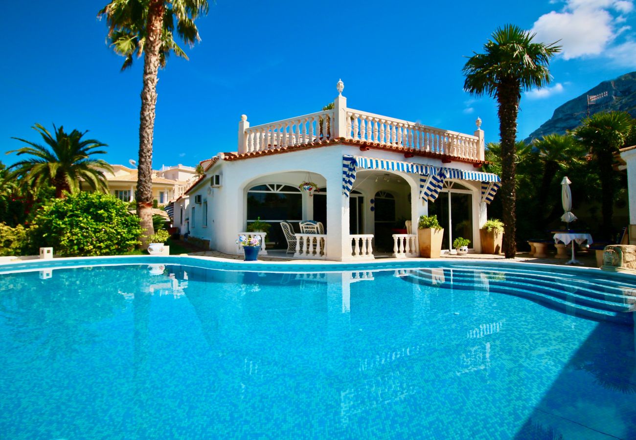 Villa en Denia - Villa de vacaciones con jardín y piscina Campuso BH