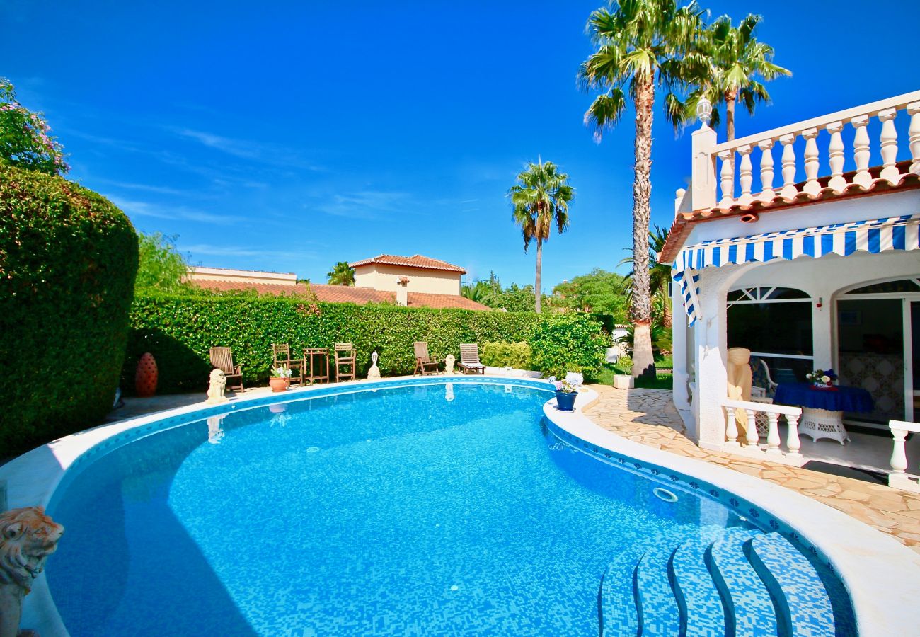 Villa en Denia - Villa de vacaciones con jardín y piscina Campuso BH