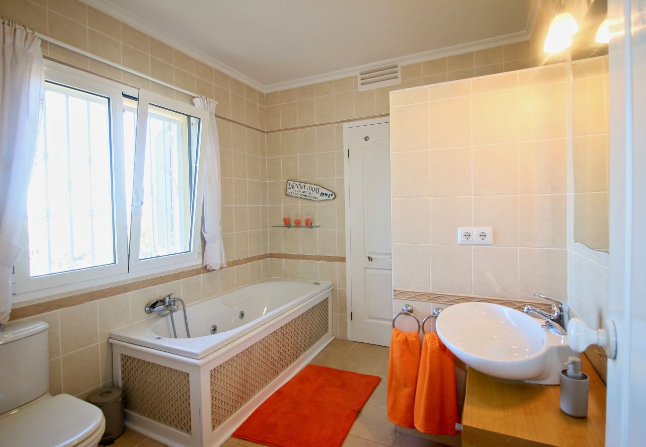 Villa en Denia - Villa con vistas al mar, aire acondicionado y piscina Marquesa CaMar 6 personas