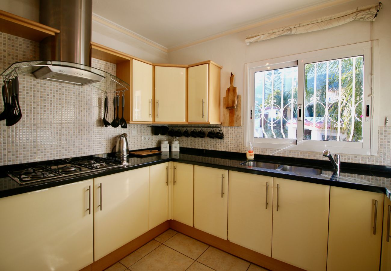 Villa en Denia - Villa con vistas al mar, aire acondicionado y piscina Marquesa CaMar 6 personas