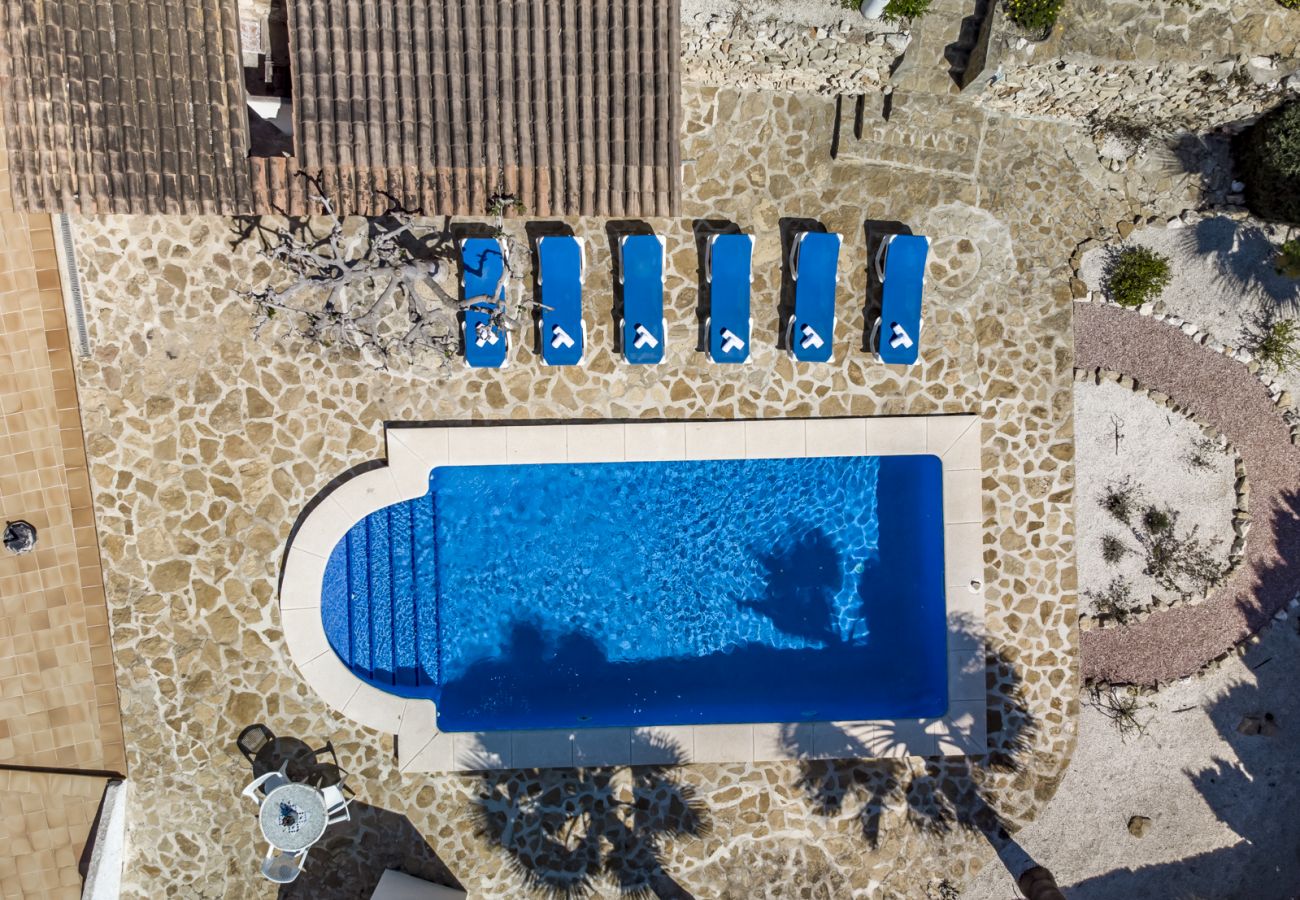 Villa en Benissa - FLORES, Amplia villa para 10 pax en Benissa con piscina privada y wifi gratis.