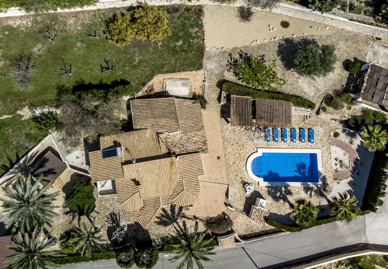 Villa en Benissa - FLORES, Amplia villa para 10 pax en Benissa con piscina privada y wifi gratis.