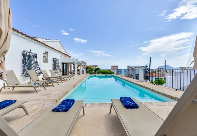 Villa en Moraira - Alquiler de villa en El Portet de Moraira, SAN VICENTE, a 50 mts del agua y piscina privada