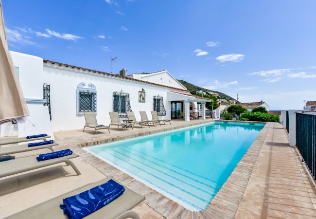 Villa en Moraira - Alquiler de villa en El Portet de Moraira, SAN VICENTE, a 50 mts del agua y piscina privada