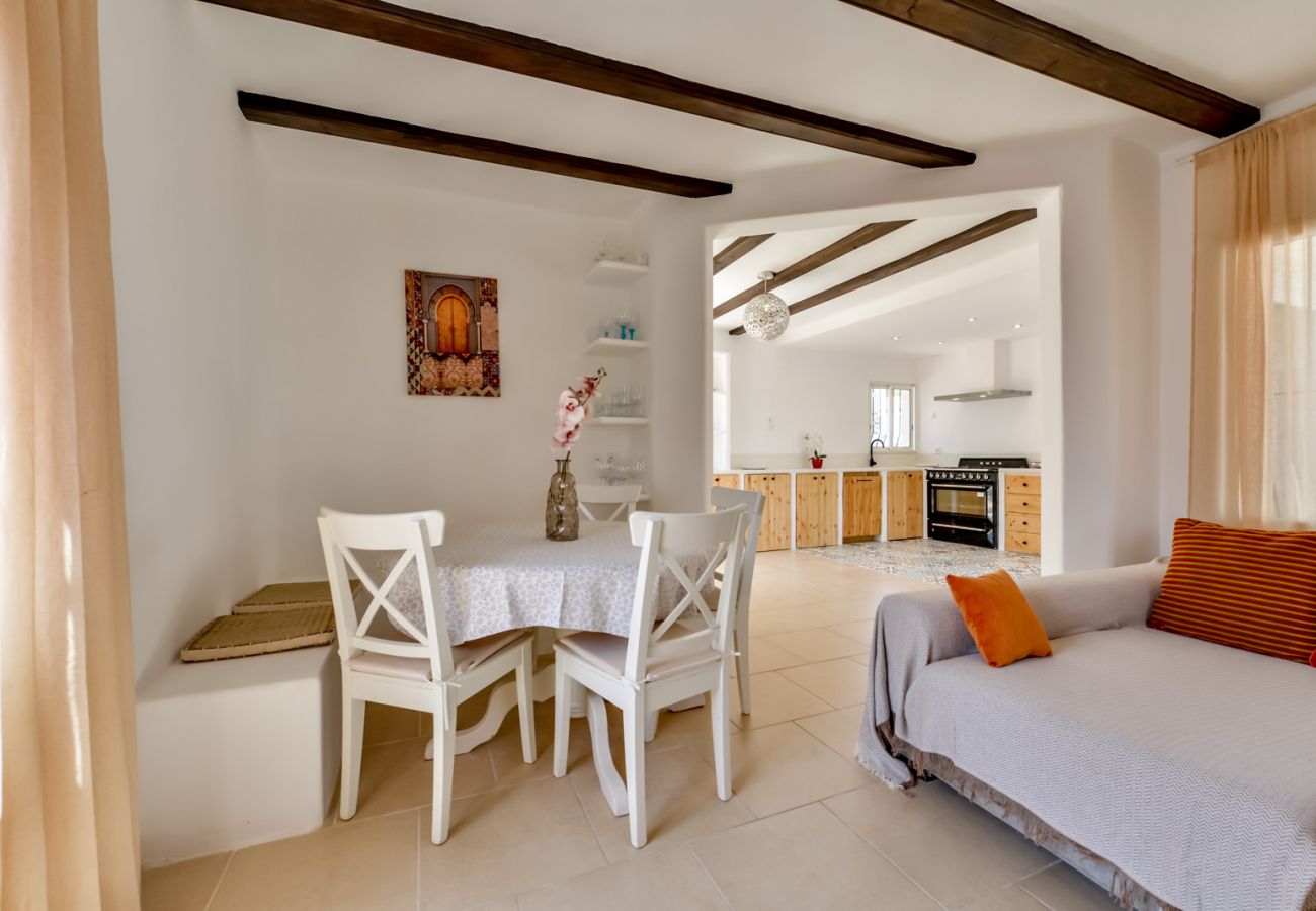 Villa en Moraira - PURA VIDA,villa en Moraira para 7 pax con piscina privada y wifi gratis