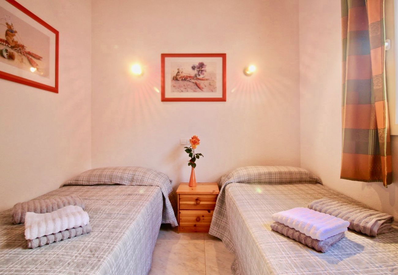 Villa en Pego - Bonita Villa con jardín y piscina Monte Pego SK