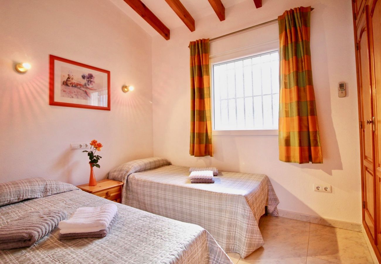 Villa en Pego - Bonita Villa con jardín y piscina Monte Pego SK