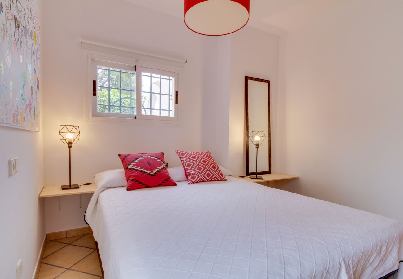 Villa en Moraira - Villa La Siesta, Moderna con AC, Wifi, Piscina y Gran Jardín