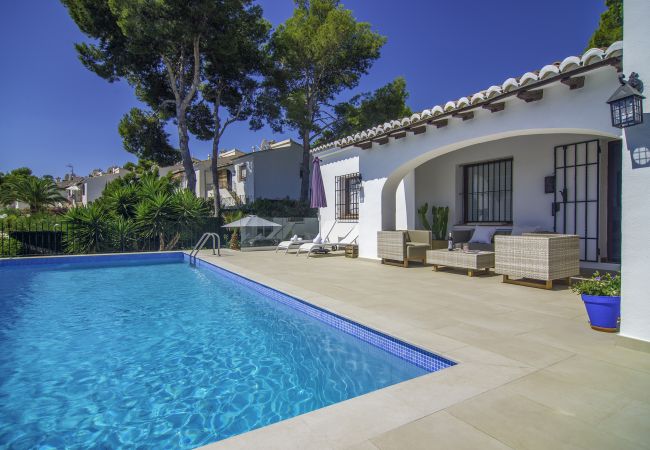 Villa en Moraira - OLGA - Villa Acogedora y de buen gusto con piscina privada y Wifi GRATIS para 7 personas.