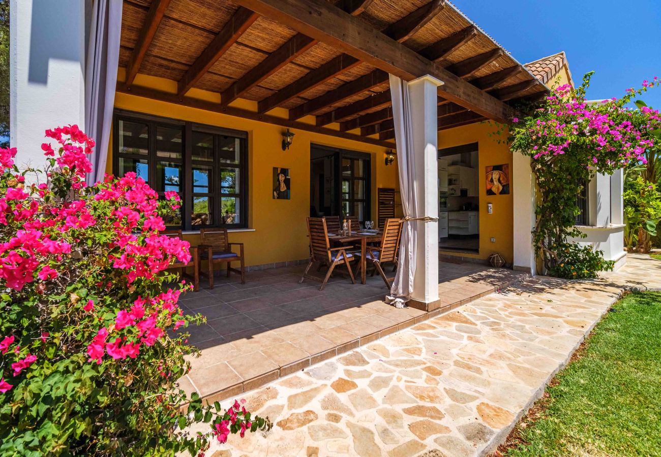 Villa en Javea / Xàbia - Villa Abaesko, con Jardín y Piscina Privada