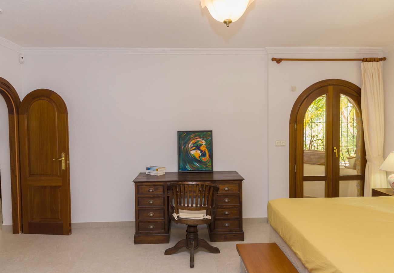 Villa en Benissa - Villa Castillo Benissa, con Piscina Privada y Vistas al Mar