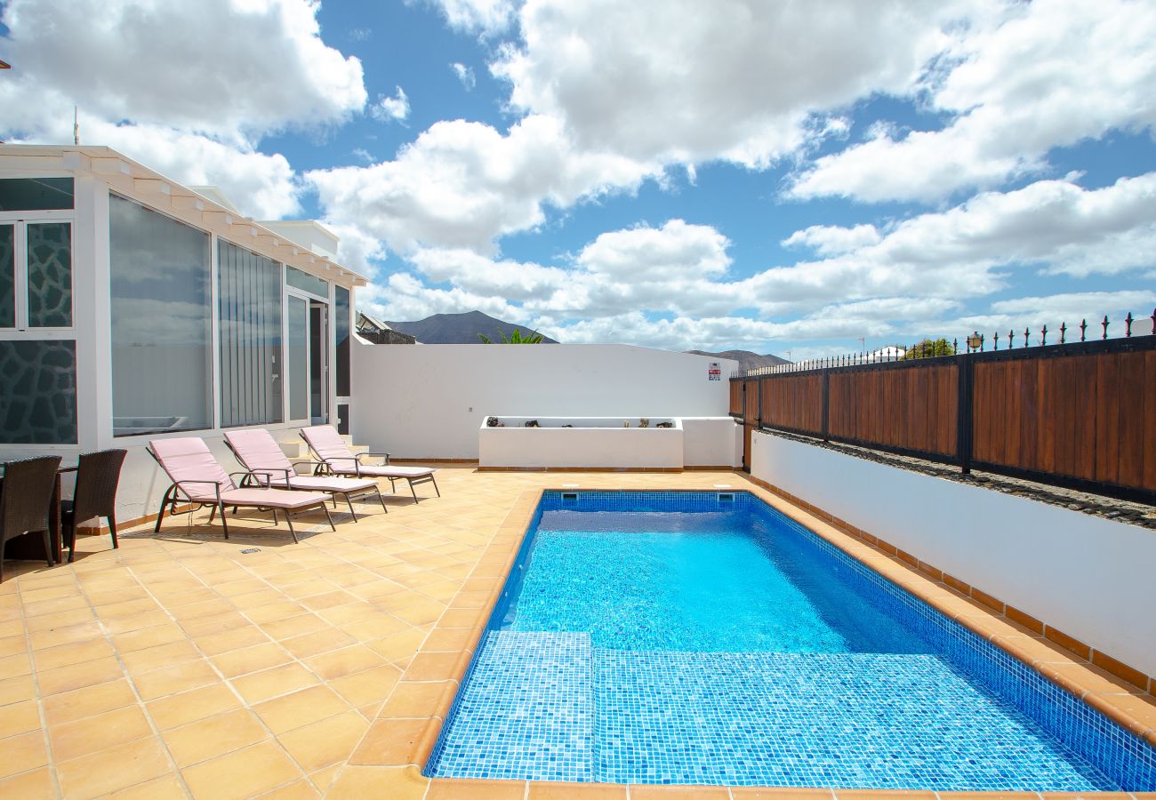 Villa en Playa Blanca - Sunset Villa Playa Blanca, Piscina Privada, Terraza y cerca de la Playa