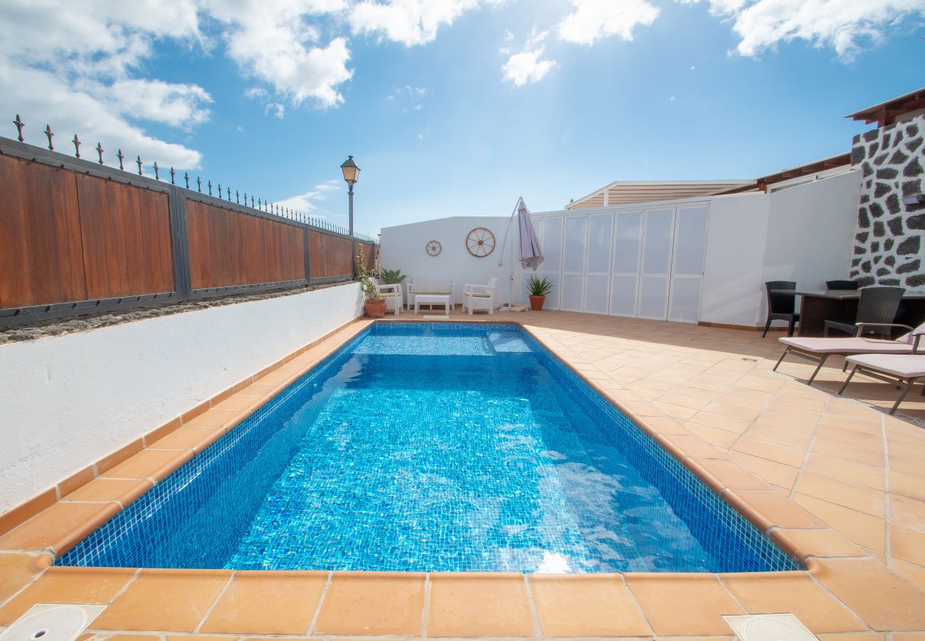 Villa en Playa Blanca - Sunset Villa Playa Blanca, Piscina Privada, Terraza y cerca de la Playa