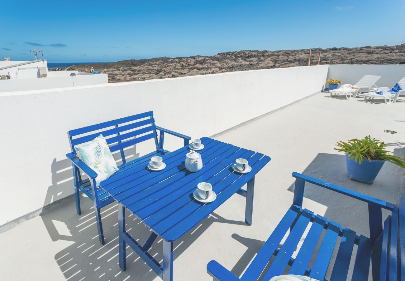 Casa en El Golfo - El Golfo Beach House, a solo 100 metros del mar 
