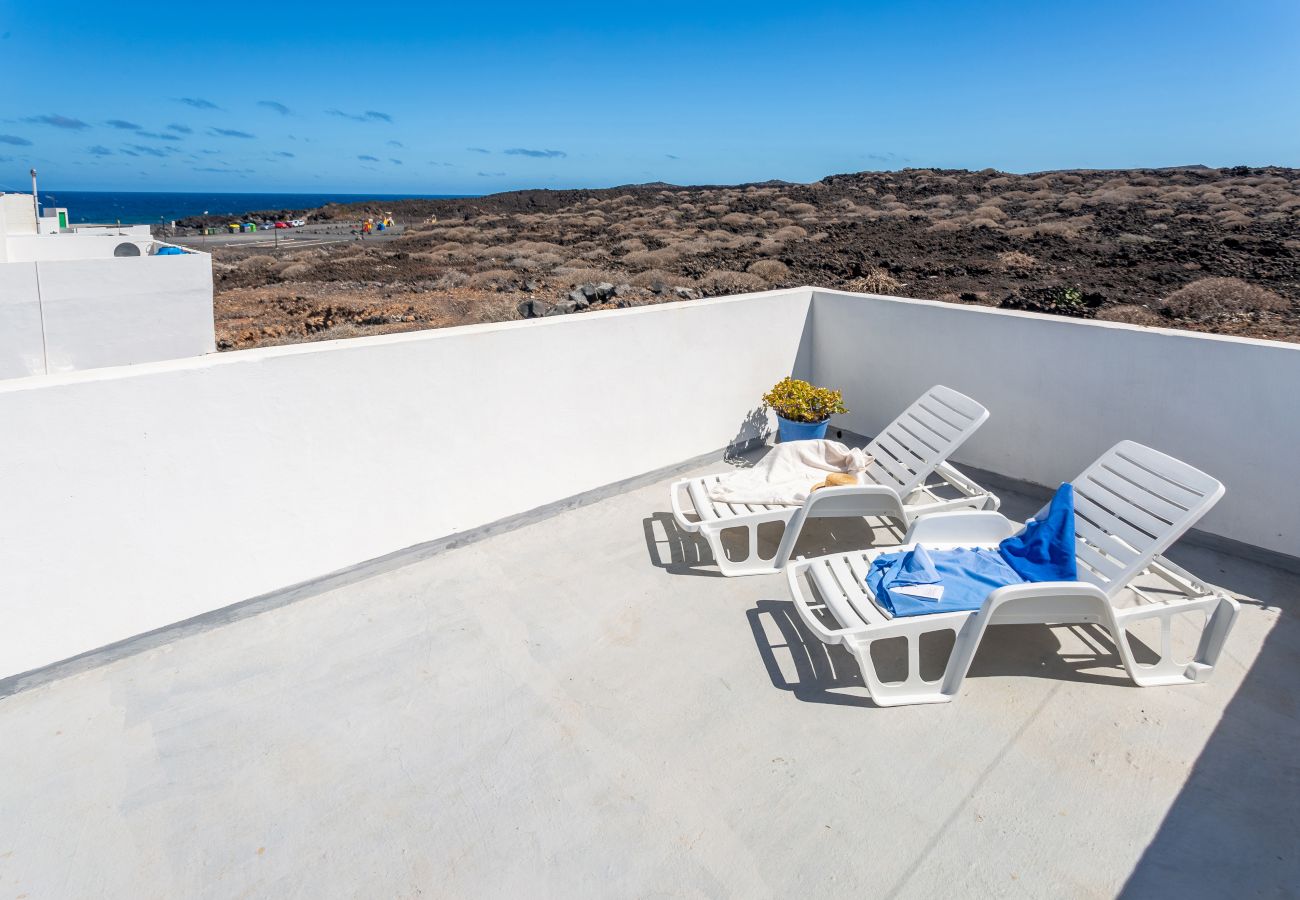 Casa en El Golfo - El Golfo Beach House, a solo 100 metros del mar 