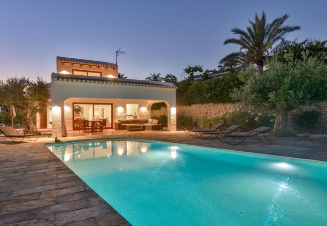 Villa en Moraira - Alquiler de villa en Moraira LA ROCALLA, para 6 pax estilo ibicenco y piscina privada