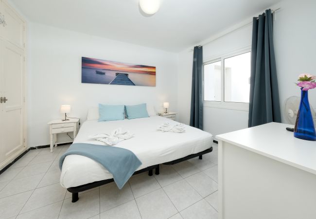 Apartamento en Puerto del Carmen - Suite Helios - 500m de la playa, WiFi con fibra, terraza
