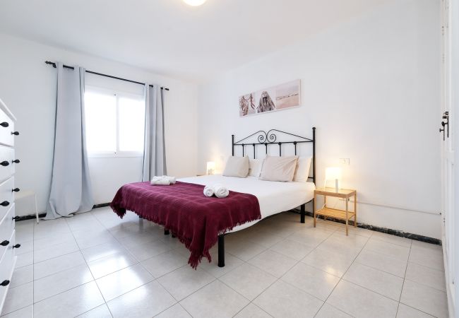 Apartamento en Puerto del Carmen - suite Abora- Relax 500m de la playa, wifi rápido
