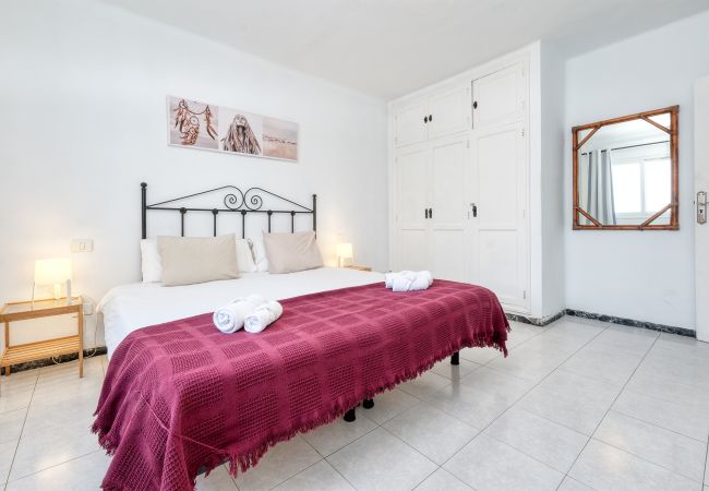 Apartamento en Puerto del Carmen - suite Abora- Relax 500m de la playa, wifi rápido
