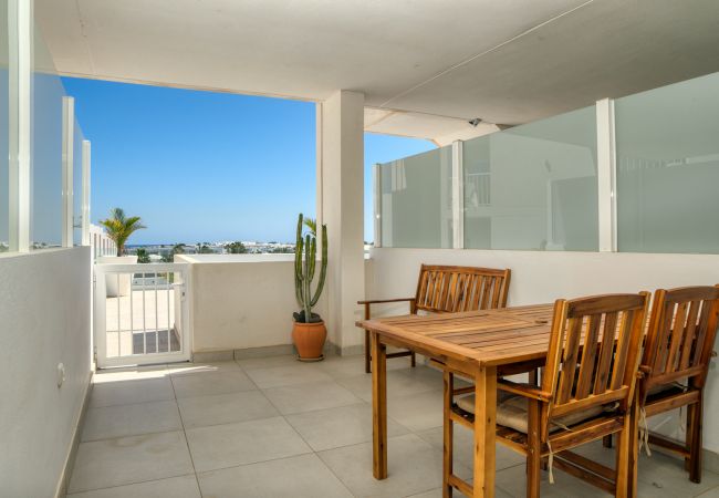Apartamento en Costa Teguise - Ocean View con terraza vista mar y piscina comunitaria