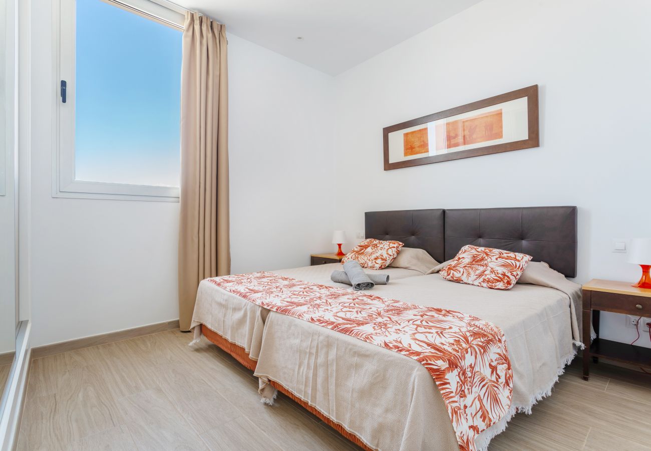 Apartamento en Teguise - Sandy Beach Apartment Costa Teguise, con Terraza, WIfi y Vistas a la Montaña