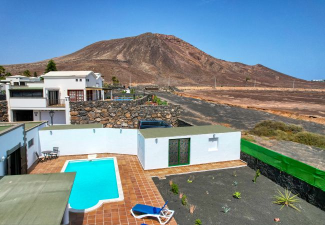 Casa en Playa Blanca - Casa Fatmar Montaña Roja - Amplia y luminosa vivienda vacacional con piscina privada. Si mascotas