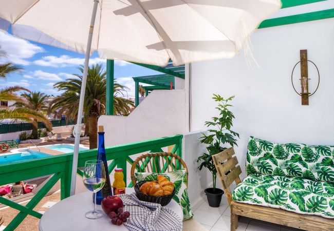 Apartamento en Puerto del Carmen - Chez Carmen - Coqueta y moderna casa con vistas al mar, piscina y WIFI con fibra
