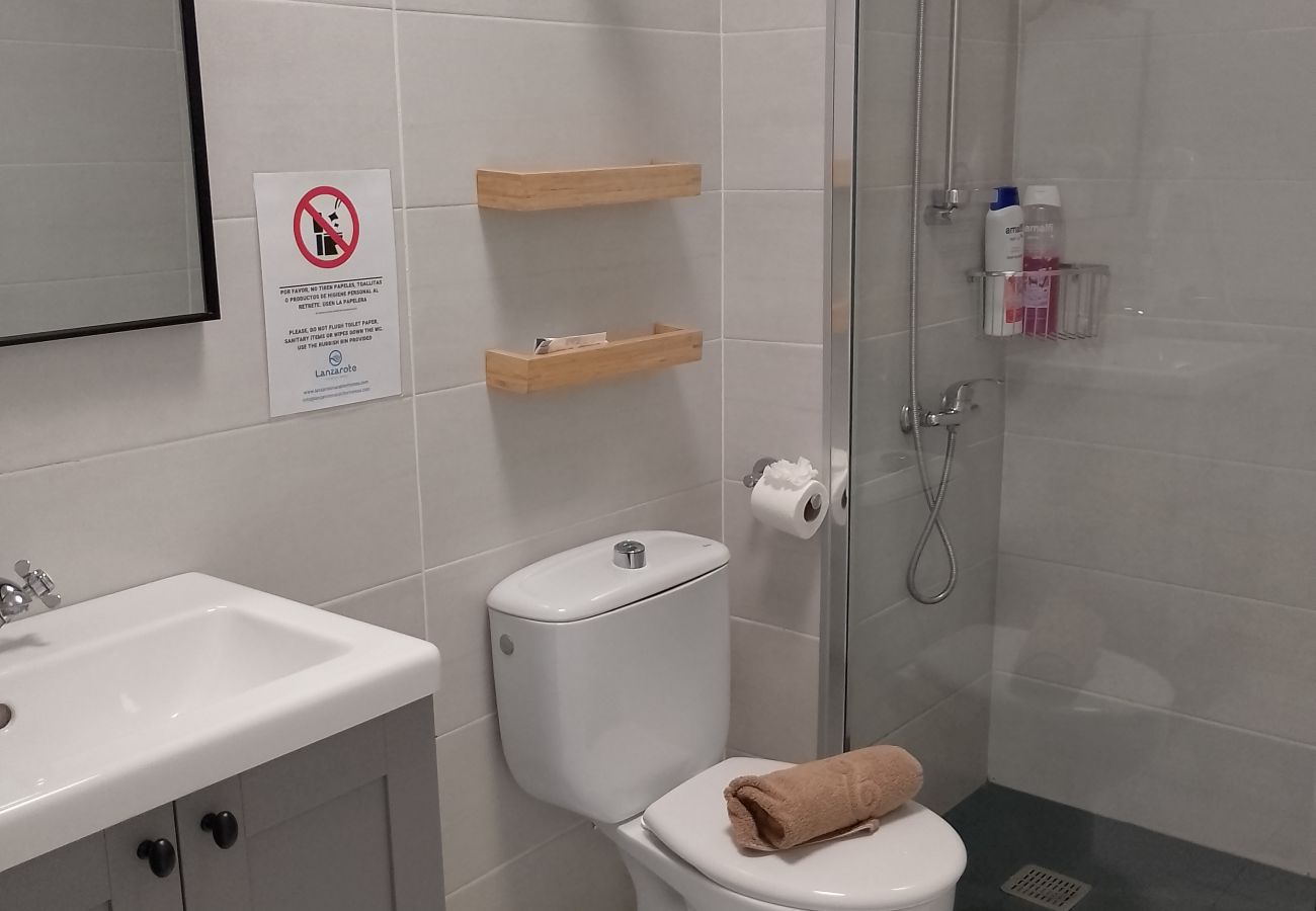 Apartamento en Puerto del Carmen - Chez Carmen - Coqueta y moderna casa con vistas al mar, piscina y WIFI con fibra