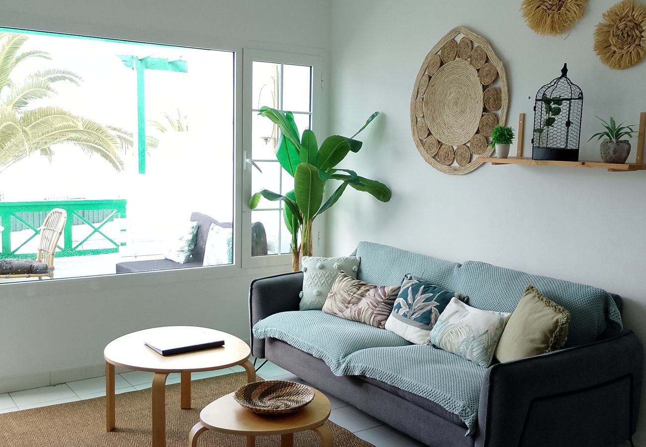 Apartamento en Puerto del Carmen - Chez Carmen - Coqueta y moderna casa con vistas al mar, piscina y WIFI con fibra