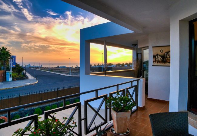 Casa en Playa Blanca - Casa Efesto - 3 dormitorios con piscina, terraza y vistas a Fuerteventura