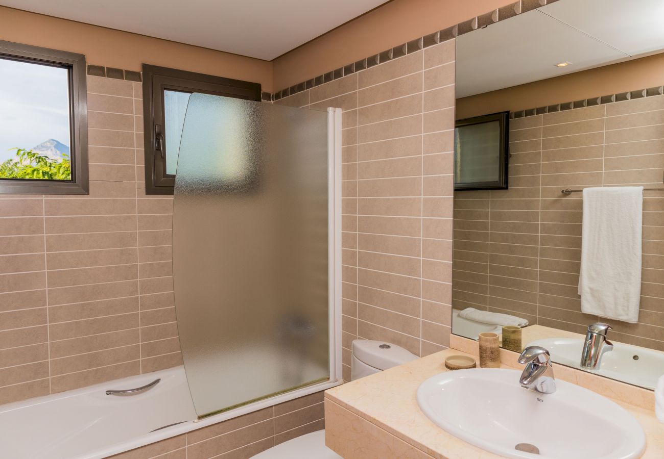 Apartamento en Javea / Xàbia - Albamar Apartment Javea Arenal, con grandes Terrazas, Solarium, AC y Piscina comunitaria