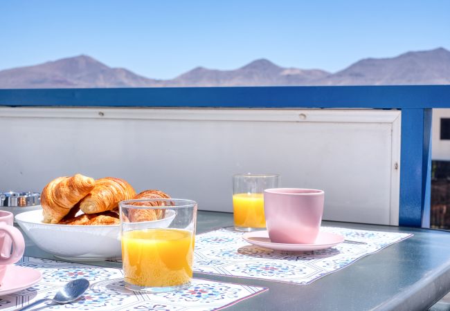 Casa en Playa Blanca - Bonitas Vistas, wifi rápido y balcón 