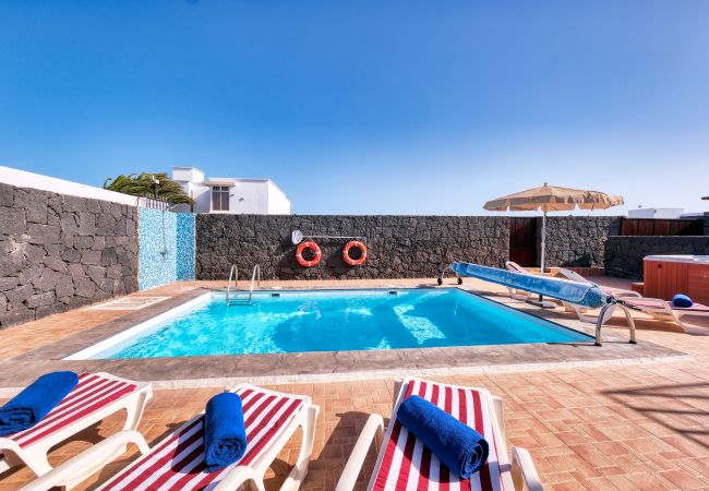 Villa en Playa Blanca - Villa Aurelia-piscina privada, jacuzzi, solarium y zona barbacoa