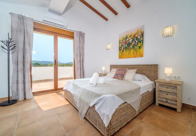 Villa en Pedreguer - Villa La Sella con Piscina Privada, Terrazas y Vistas a la Montaña