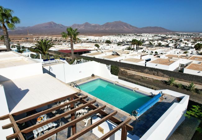 Casa en Playa Blanca - casa Lava and Sea - piscina privada, vistas al mar