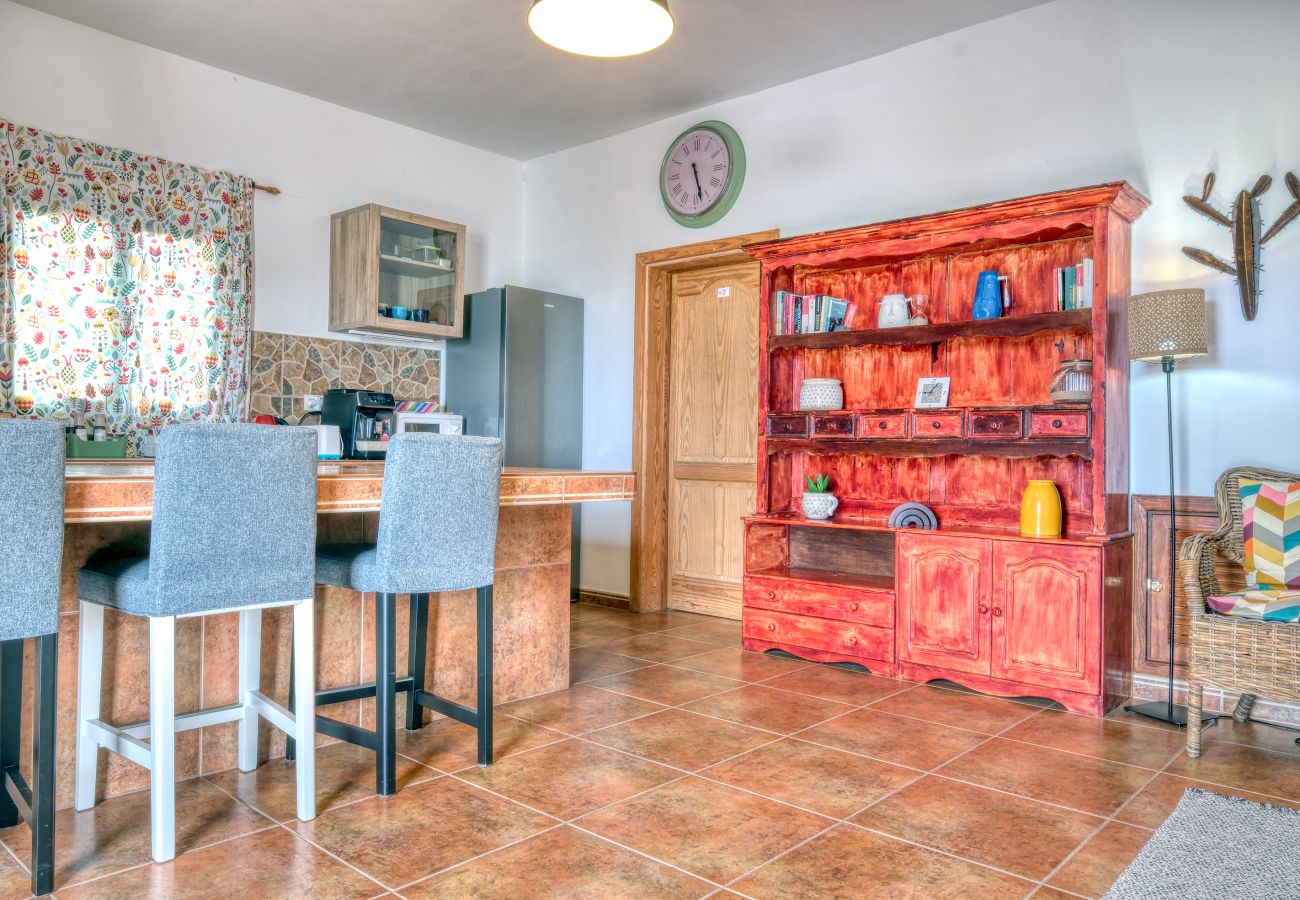 Casa en Tinajo - NoPasaNada: apartmento privado el Hierro, vistas al jardín