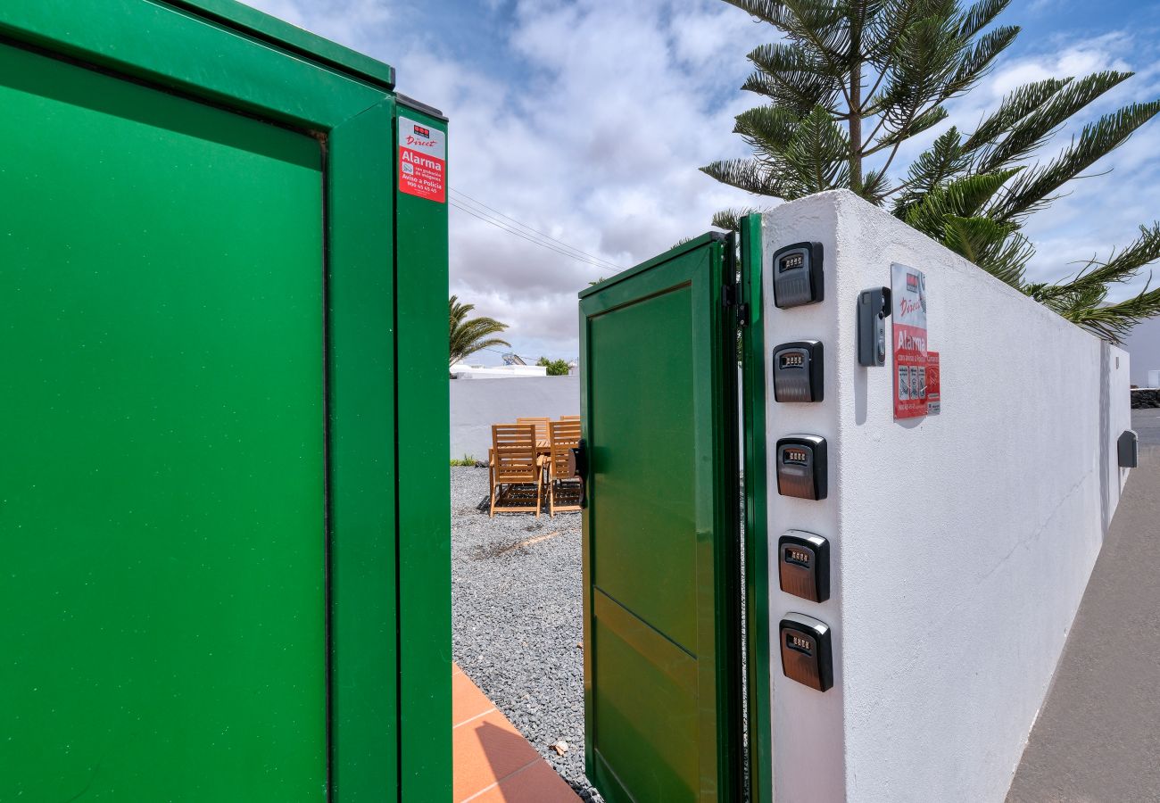 Alquiler por habitaciones en Tinajo - Casa NoPasaNada, estudio La Graciosa Sea View