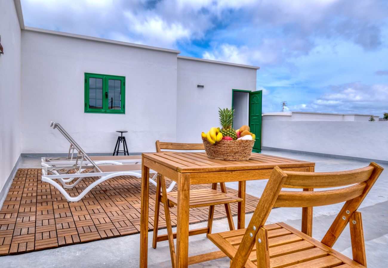 Alquiler por habitaciones en Tinajo - Casa NoPasaNada, estudio La Graciosa Sea View