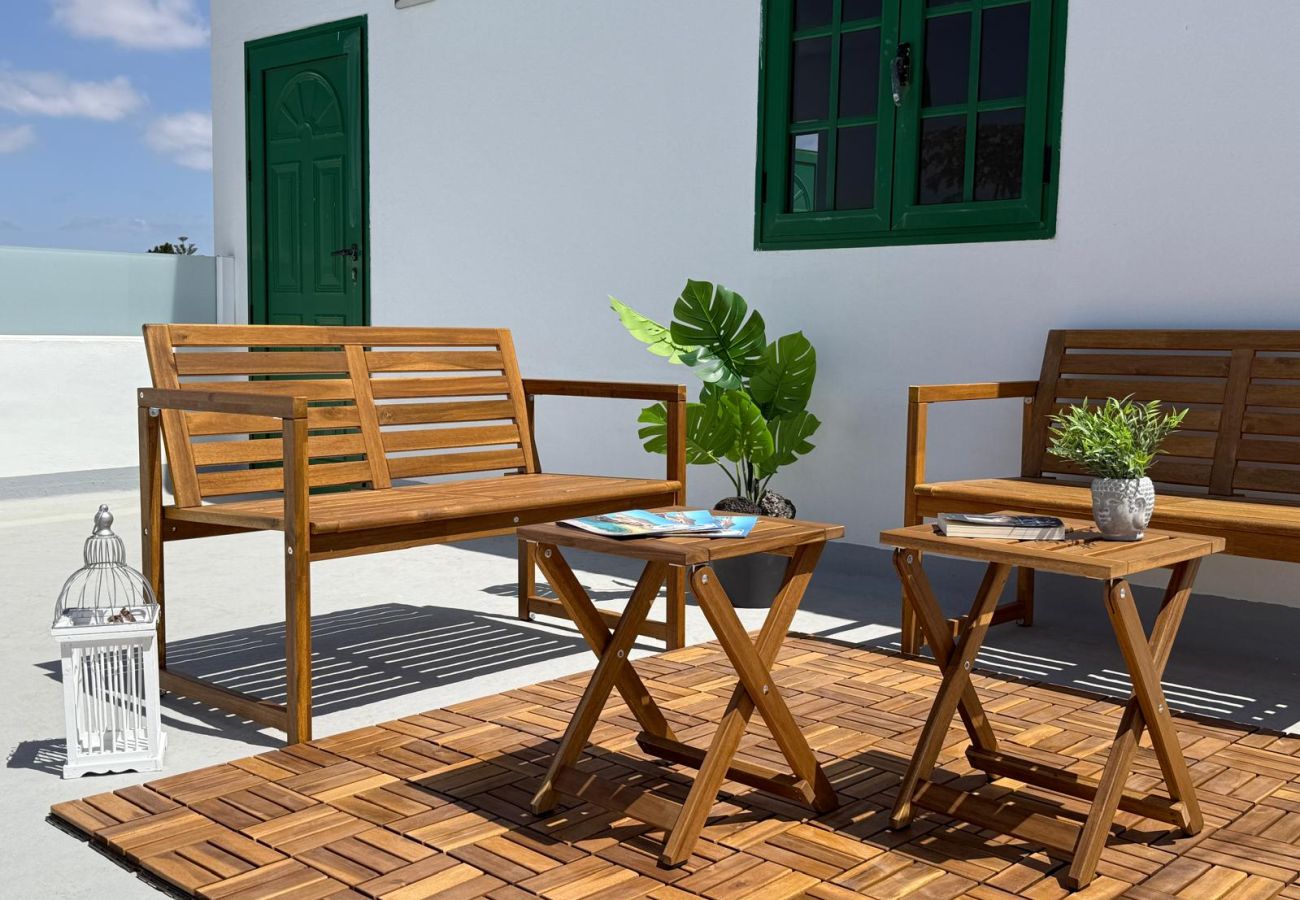 Alquiler por habitaciones en Tinajo - Casa NoPasaNada: habitación La Palma con baño privado 