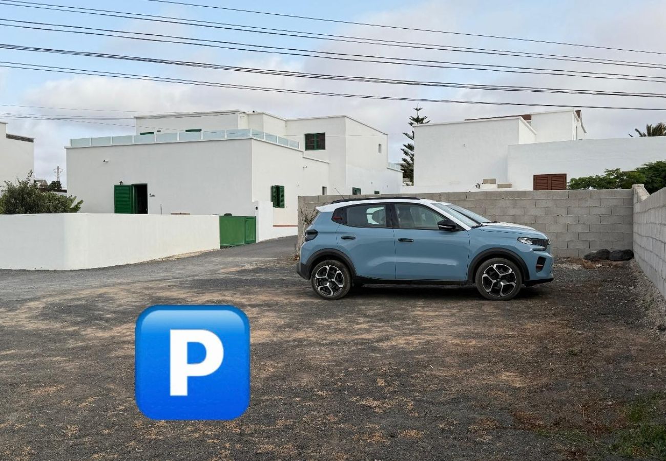 Alquiler por habitaciones en Tinajo - Casa NoPasaNada: habitación La Palma con baño privado 