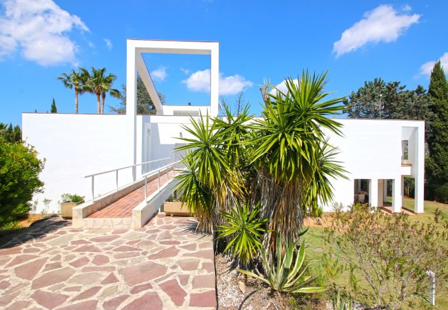 Villa in Pedreguer - Moderne Villa mit Pool uns Garten Finca La Xara