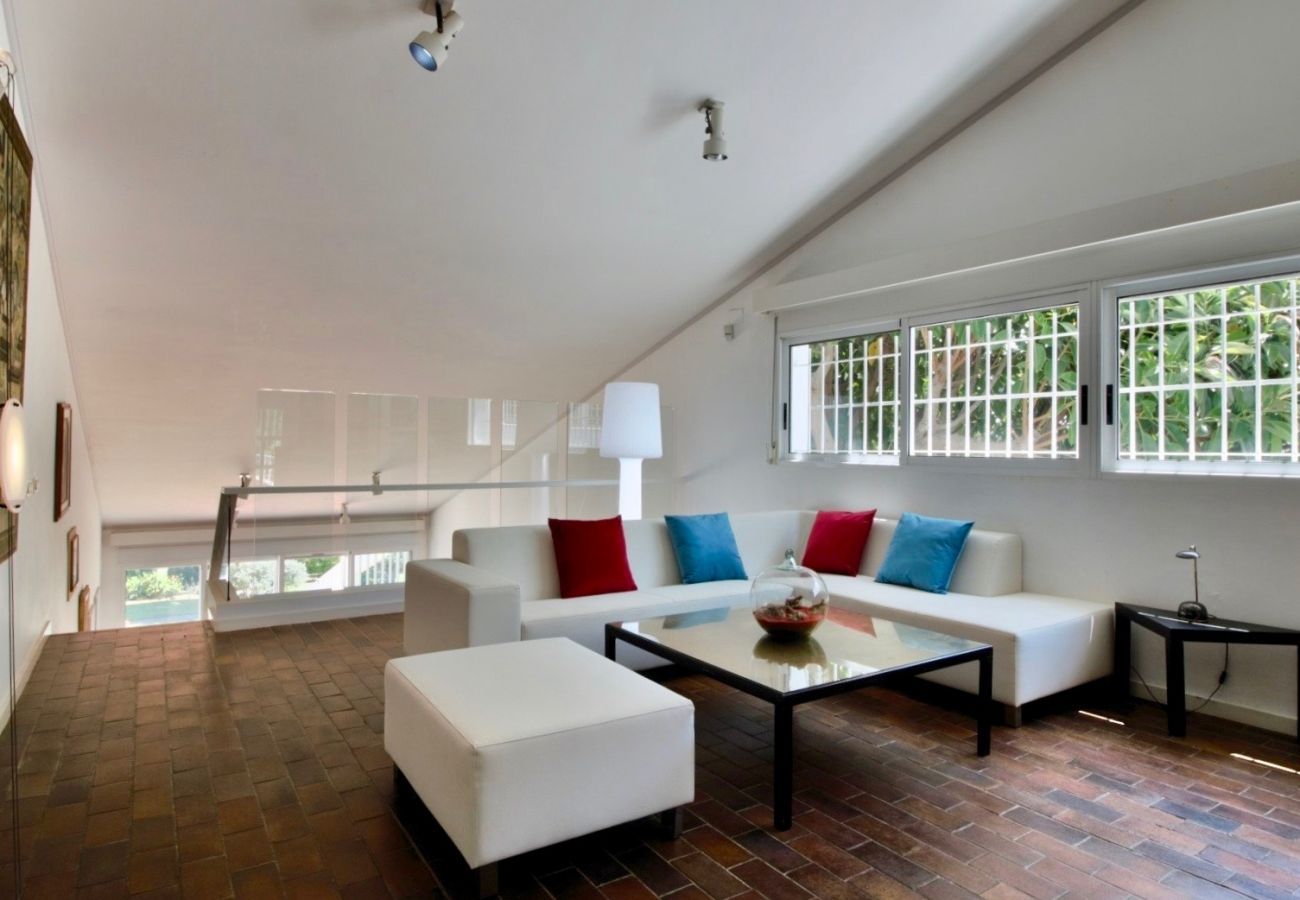 Villa in Pedreguer - Moderne Villa mit Pool uns Garten Finca La Xara