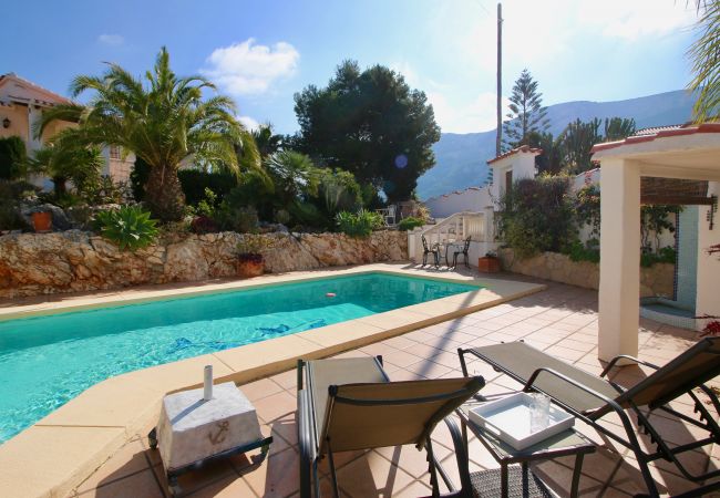 Villa in Denia - Villa mit Meerblick, Klimaanlage und Marquesa CaMar Pool für 4 Personen