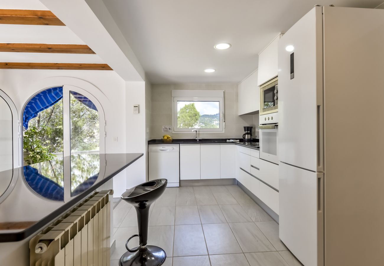 Villa in Benissa - Villa zur Miete in Benissa ARC für 12, privater Pool und Meerblick