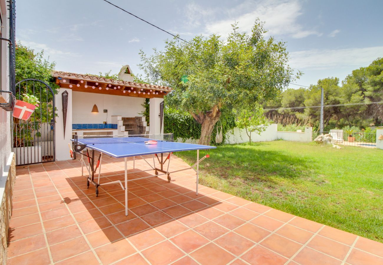 Villa in Moraira - Villa La Siesta, Modern mit AC, Wifi, Pool und Großem Garten