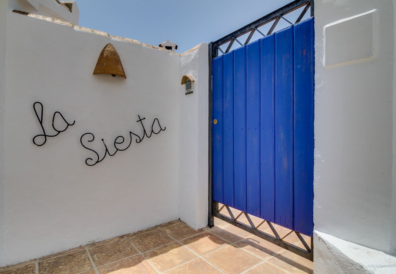 Villa in Moraira - Villa La Siesta, Modern mit AC, Wifi, Pool und Großem Garten