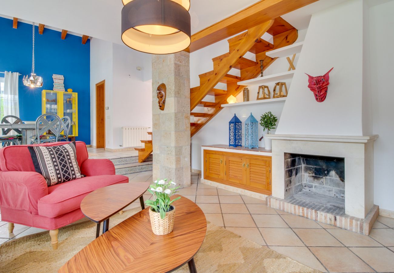 Villa in Moraira - Villa La Siesta, Modern mit AC, Wifi, Pool und Großem Garten