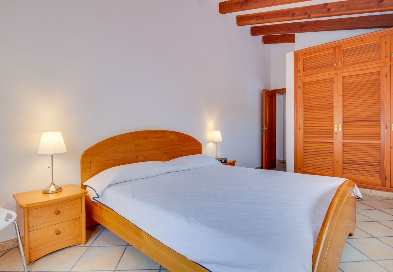 Villa in Moraira - Villa La Siesta, Modern mit AC, Wifi, Pool und Großem Garten