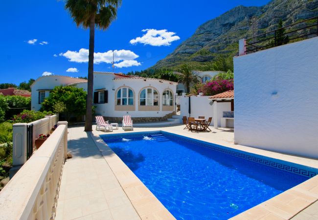 Villa in Denia - Schöne Villa mit Pool und Meerblick Quijote La