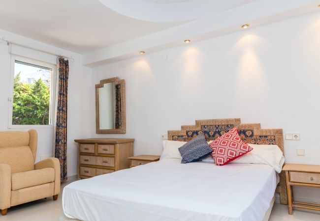 Ferienwohnung in Javea - Oasis Club II Triplex Apartment, Pool, Terrassen und 5 Minuten vom Strand